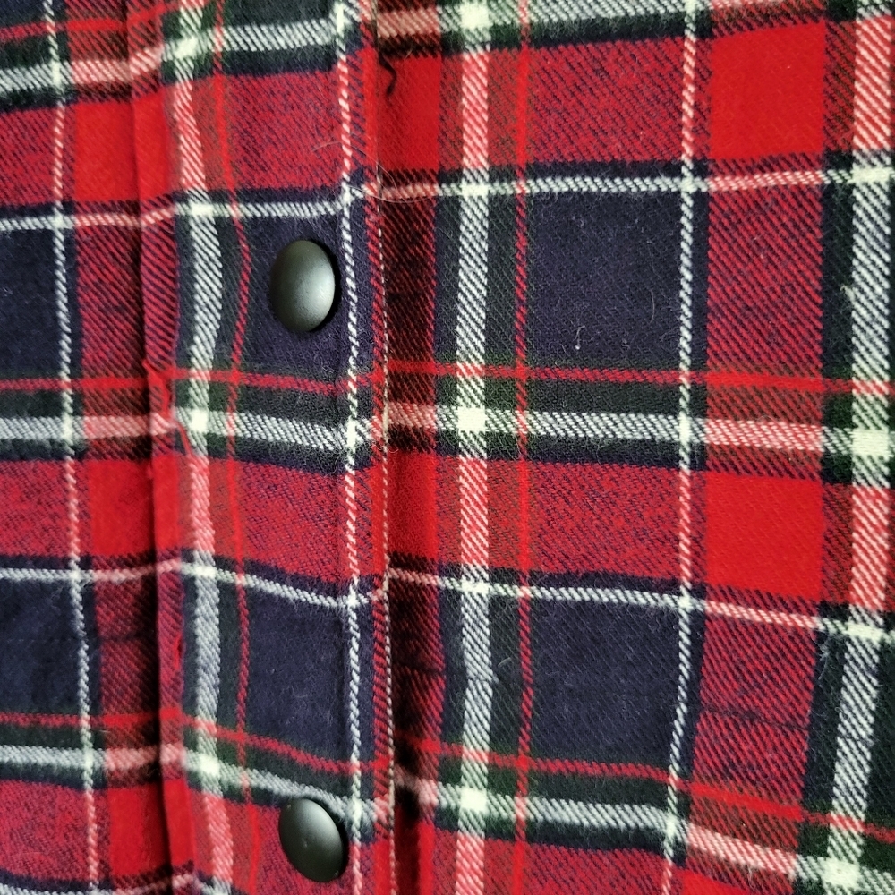 Altar'd State Red Plaid Quilted Fleece Lined Vest Small, zipper and buttons. - Picture 4 of 10